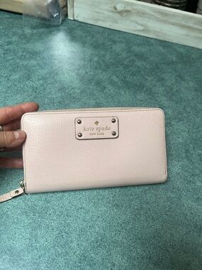 Kate Spade NY Vintage Pale Pink Leather Zip Around Wallet